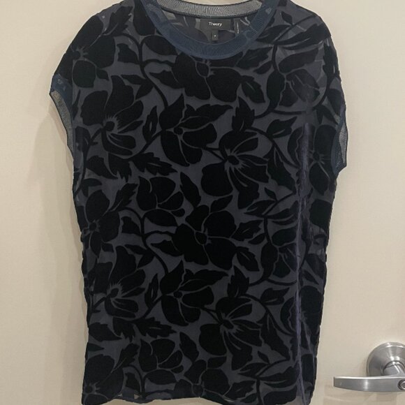 NWOT's Theory Velvet Burnout Tee Size P - Picture 4 of 6